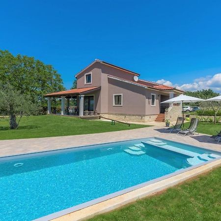 Holiday House Vita Tinjan Luaran gambar