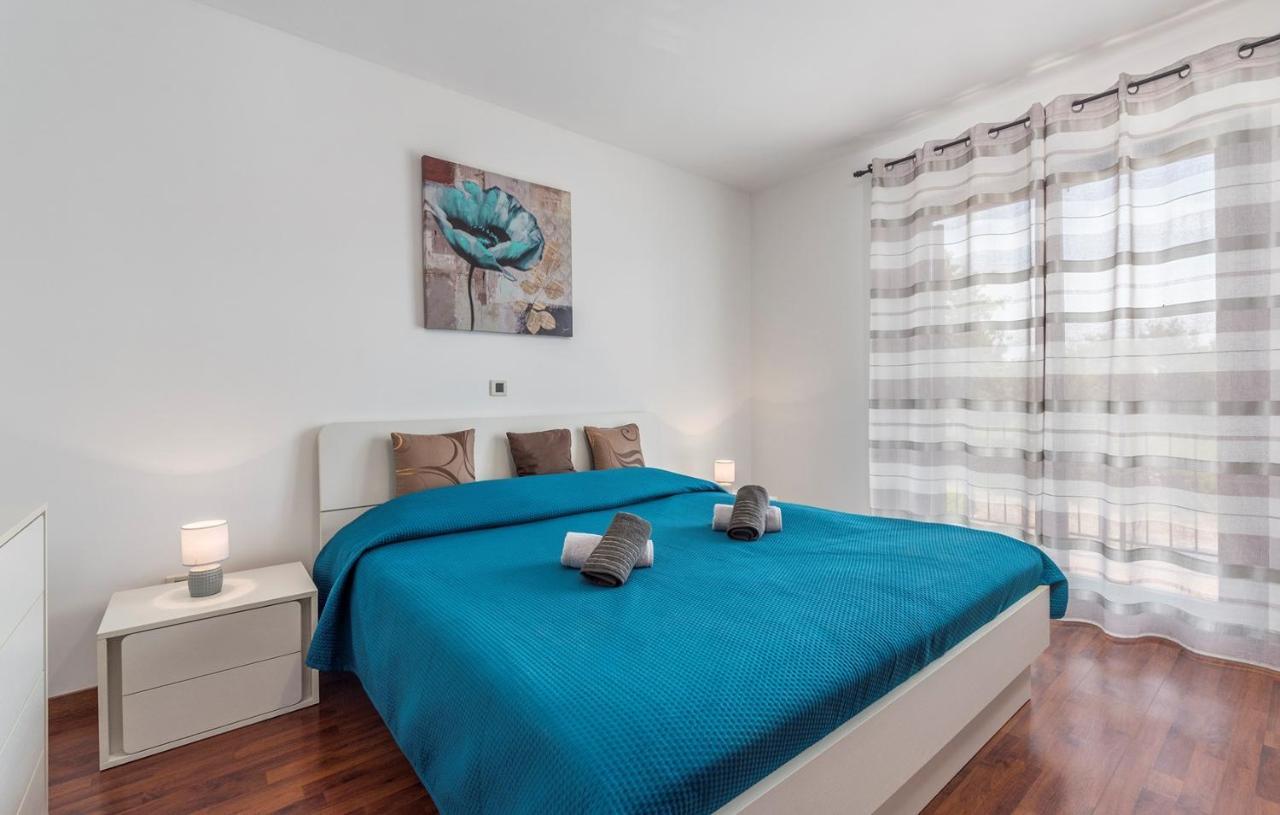 Holiday House Vita Tinjan Luaran gambar